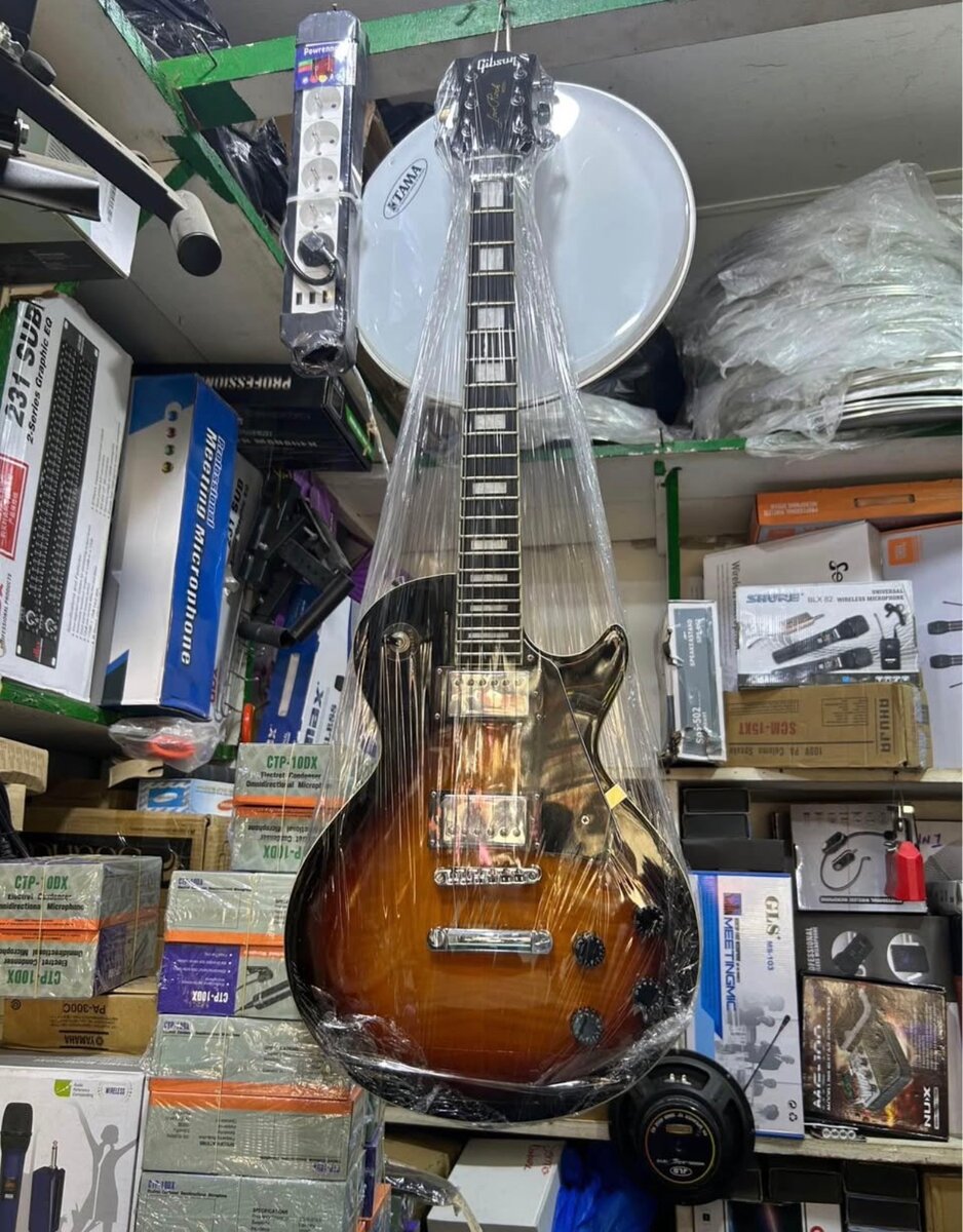 Guitare basse électrique bleue