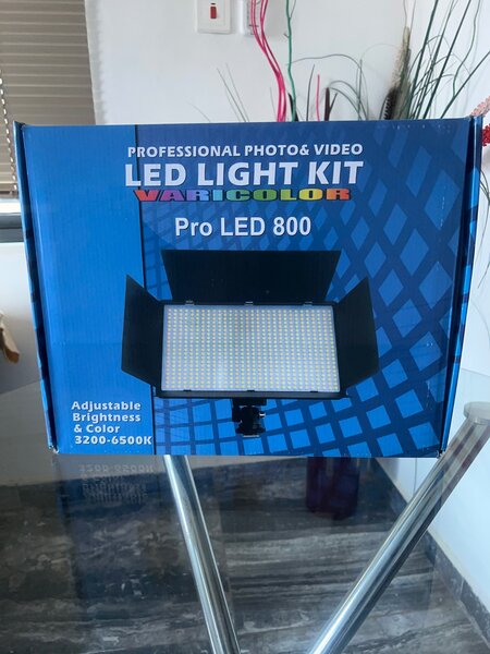 U800 LED video light.