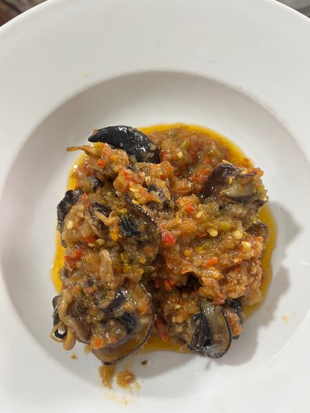 Escargots épicés en sauce