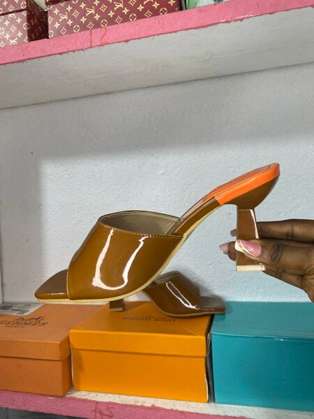 Mules à talon marron élégantes