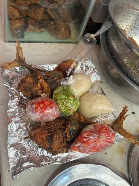 Plateau de Poisson Grillé et Riz