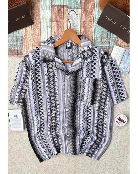 Chemises à motifs colorés