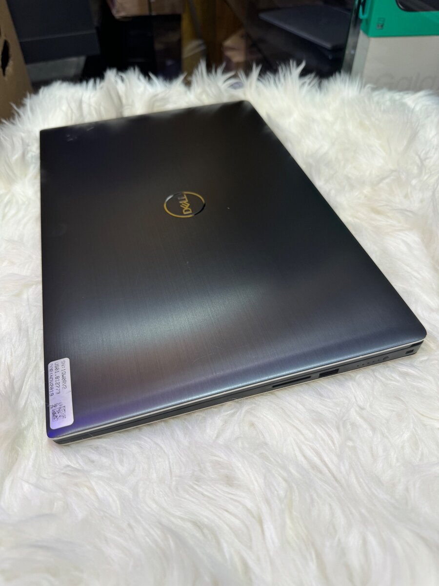 Dell Precision 5530 Ram 24GB  Core i7 ssd 512GB 4GB NVIDIA