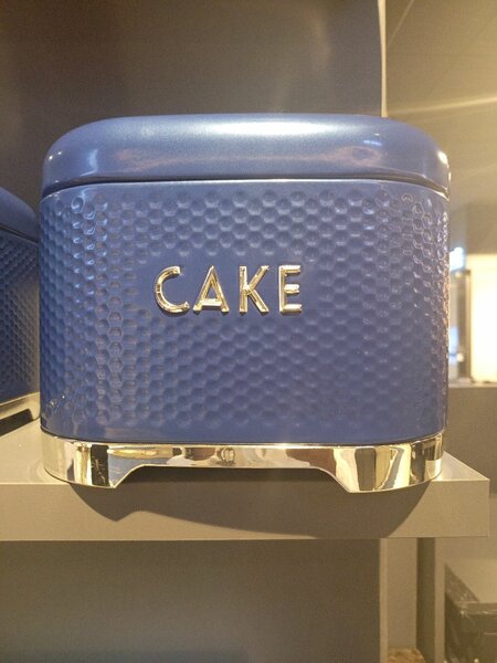 Cake Bin