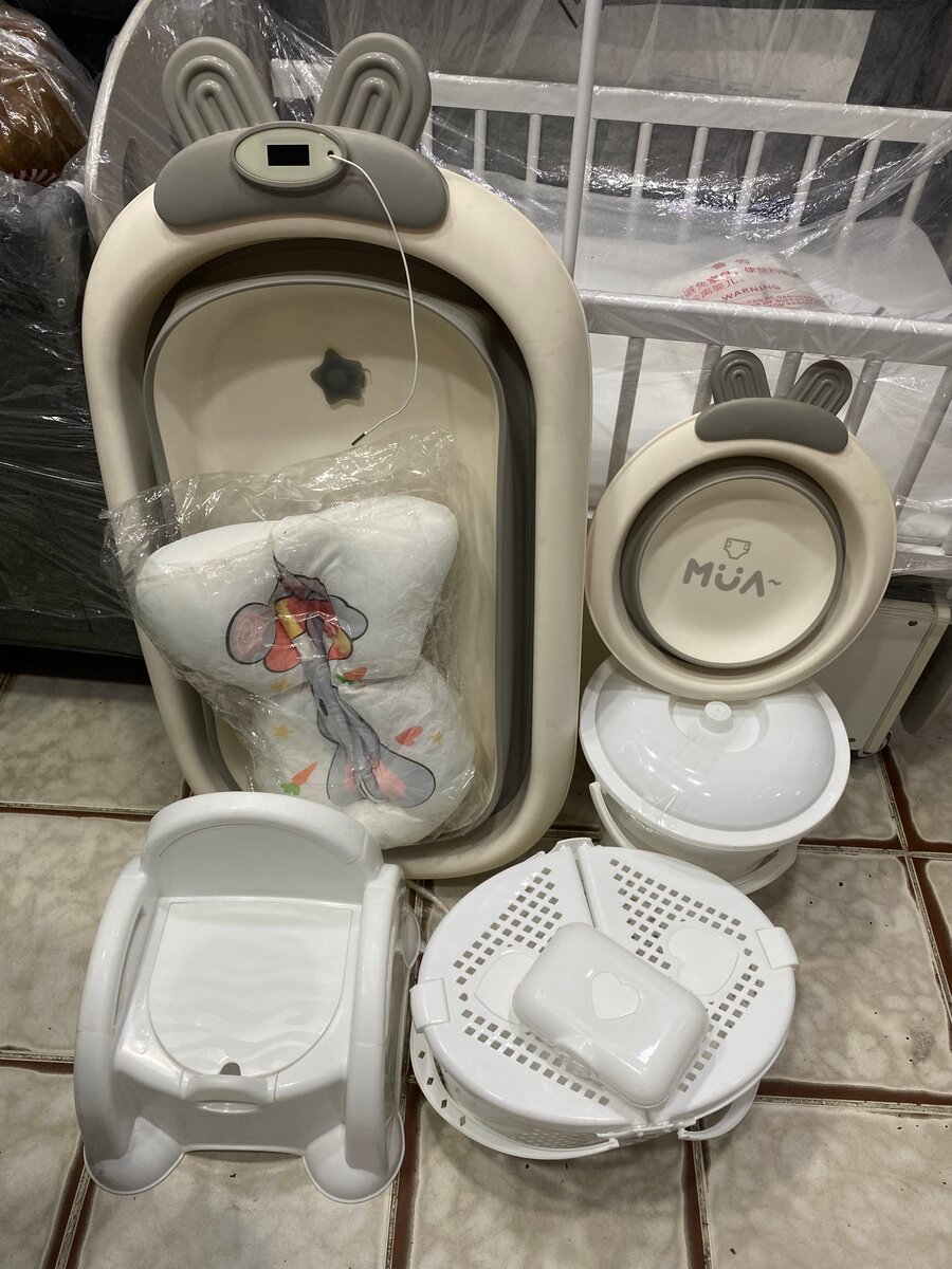 Baignoire pour bébé pliable avec accessoires