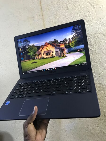 ASUS Laptop Performant et Élégant