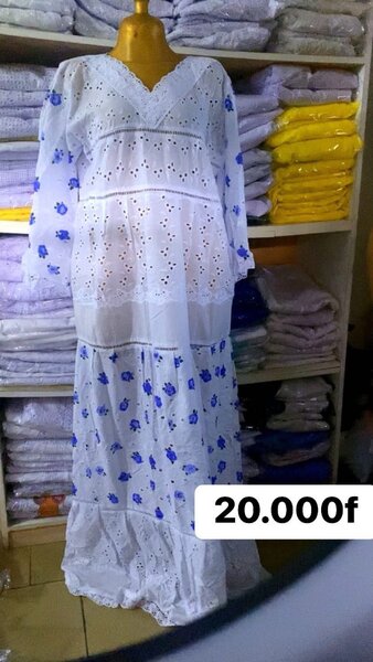 Robe longue élégante brodée