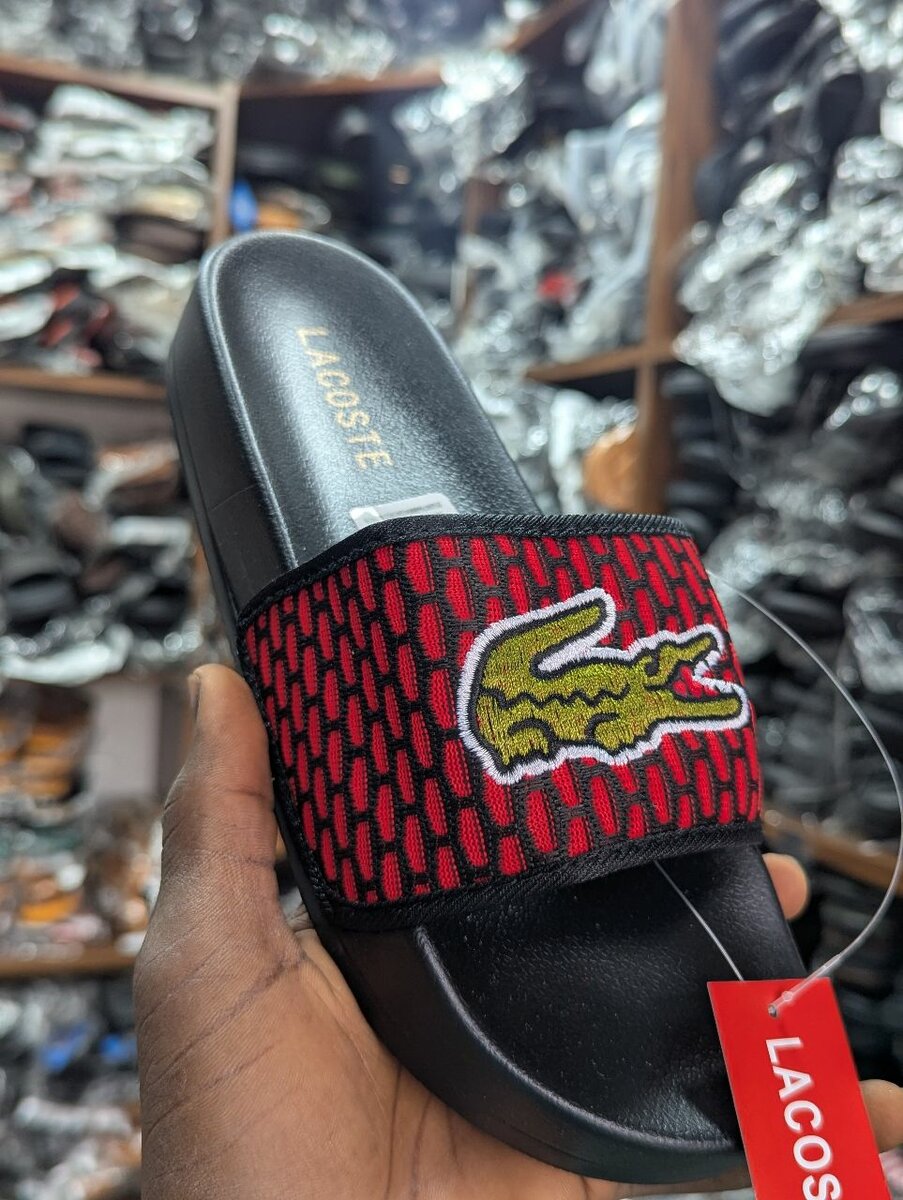 Tongs Lacoste élégantes