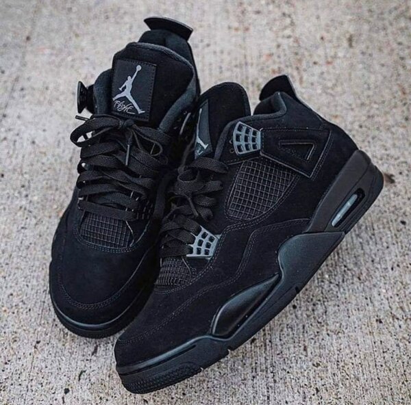 Baskets Nike Jordan 4 noir