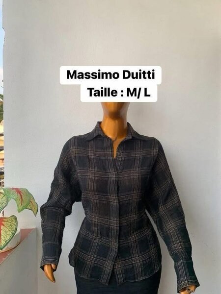 Robe florale avec col blanc