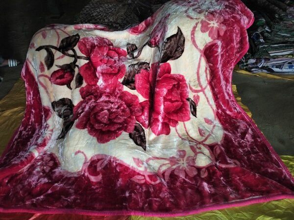 Good quality affordable and comfortable thrift blankets