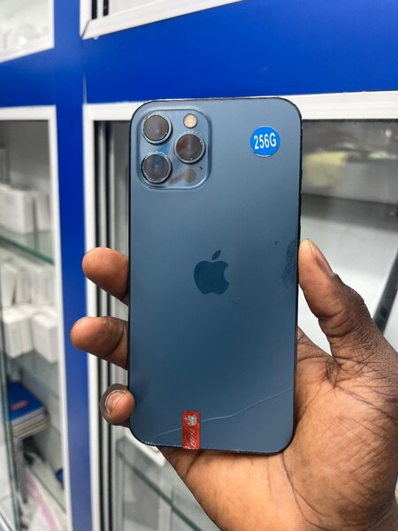 iPhone 12 Pro Max propre