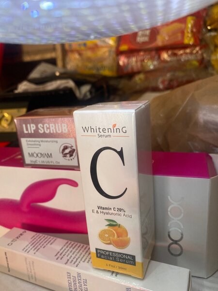 Whitening vitamin C face serum