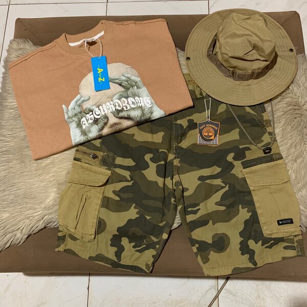 Tshirt, bucket hat, shorts