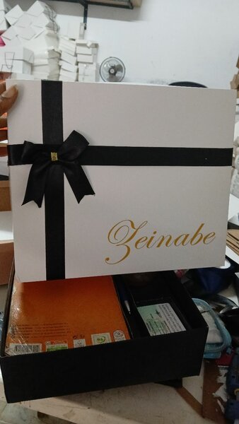 Boîte cadeau élégante personnalisée