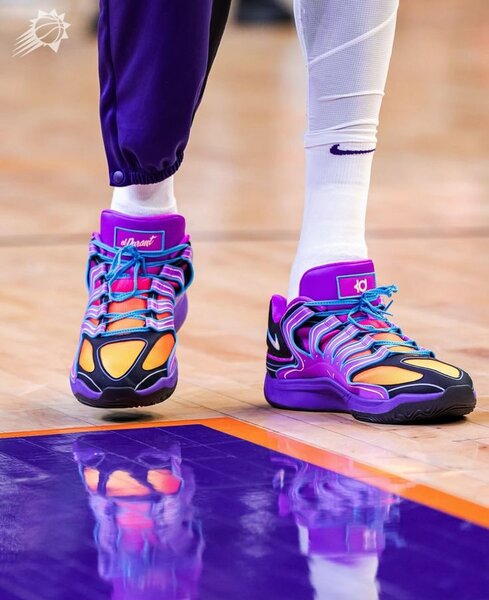 Chaussures de basket vibrantes