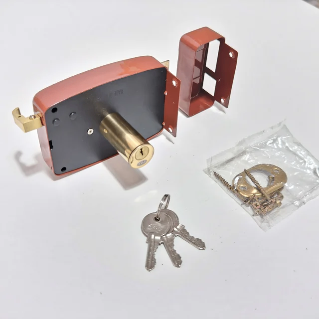 Serrure en applique robuste