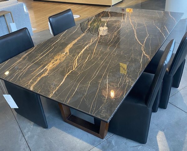 Table à manger en marbre