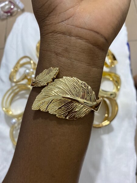 Bracelets dorés élégants