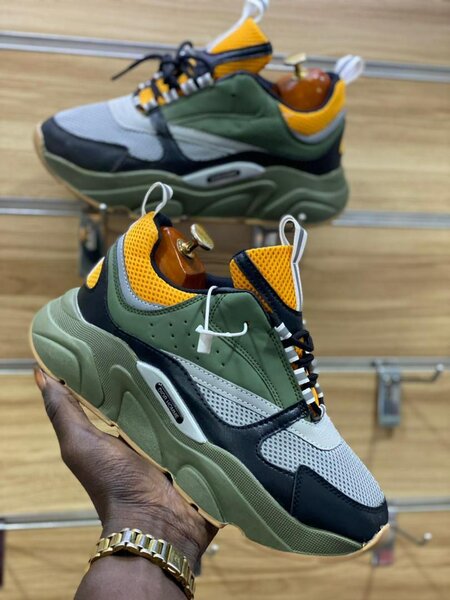 Paire de chaussures B0010