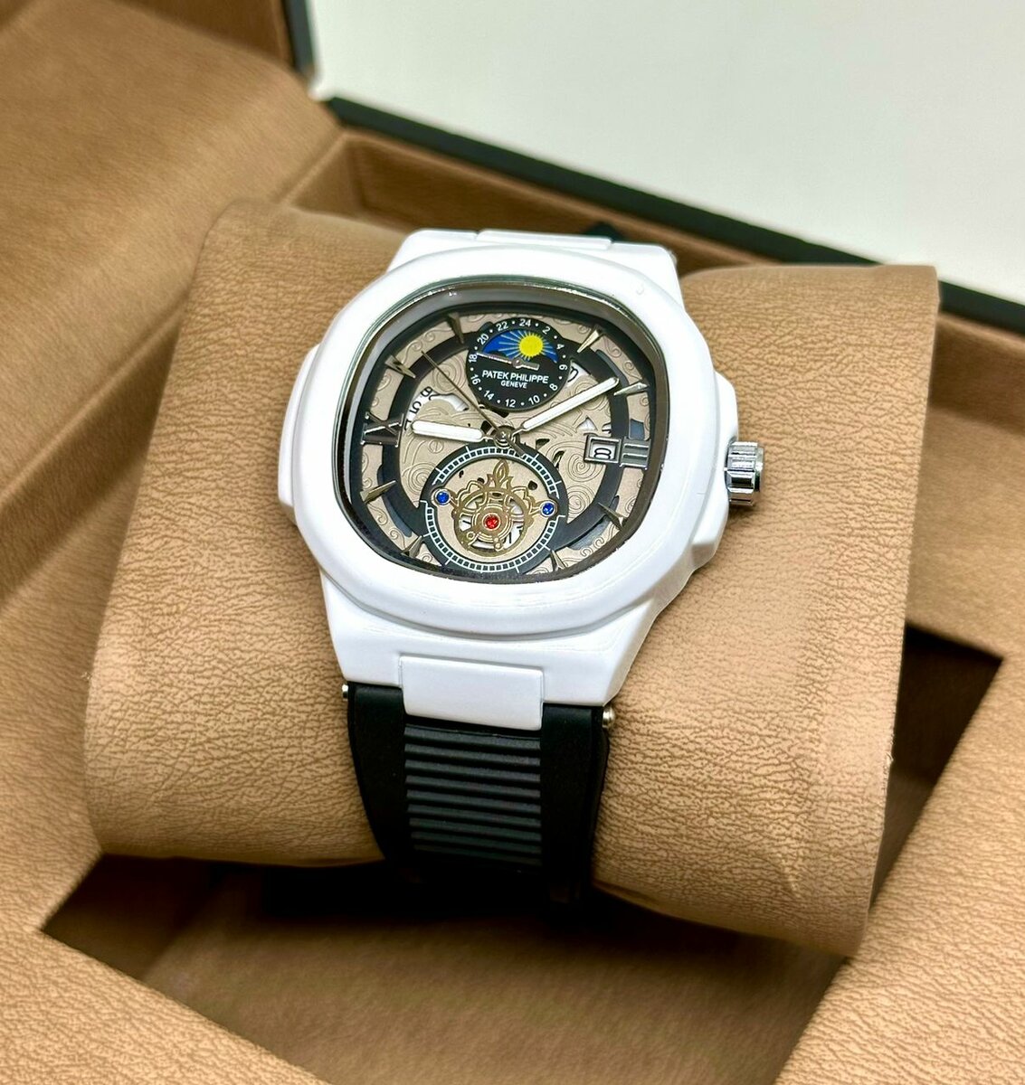 Montre squelettée élégante