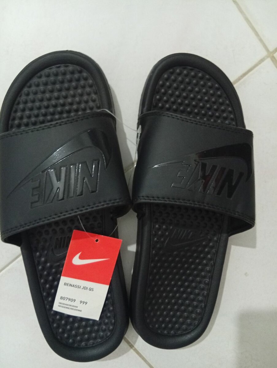 Claquettes Nike Benassi Noires