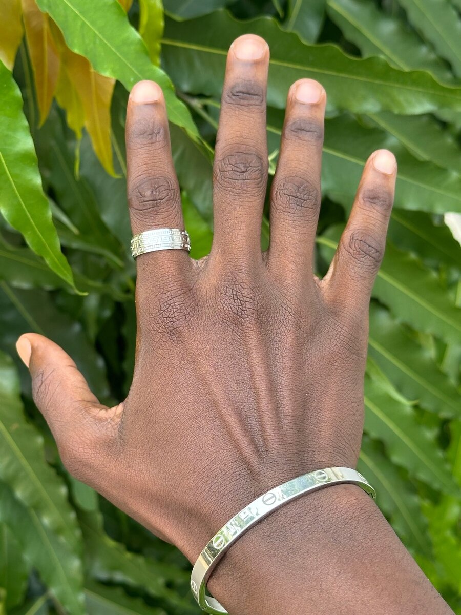 Bracelets et bague disponible