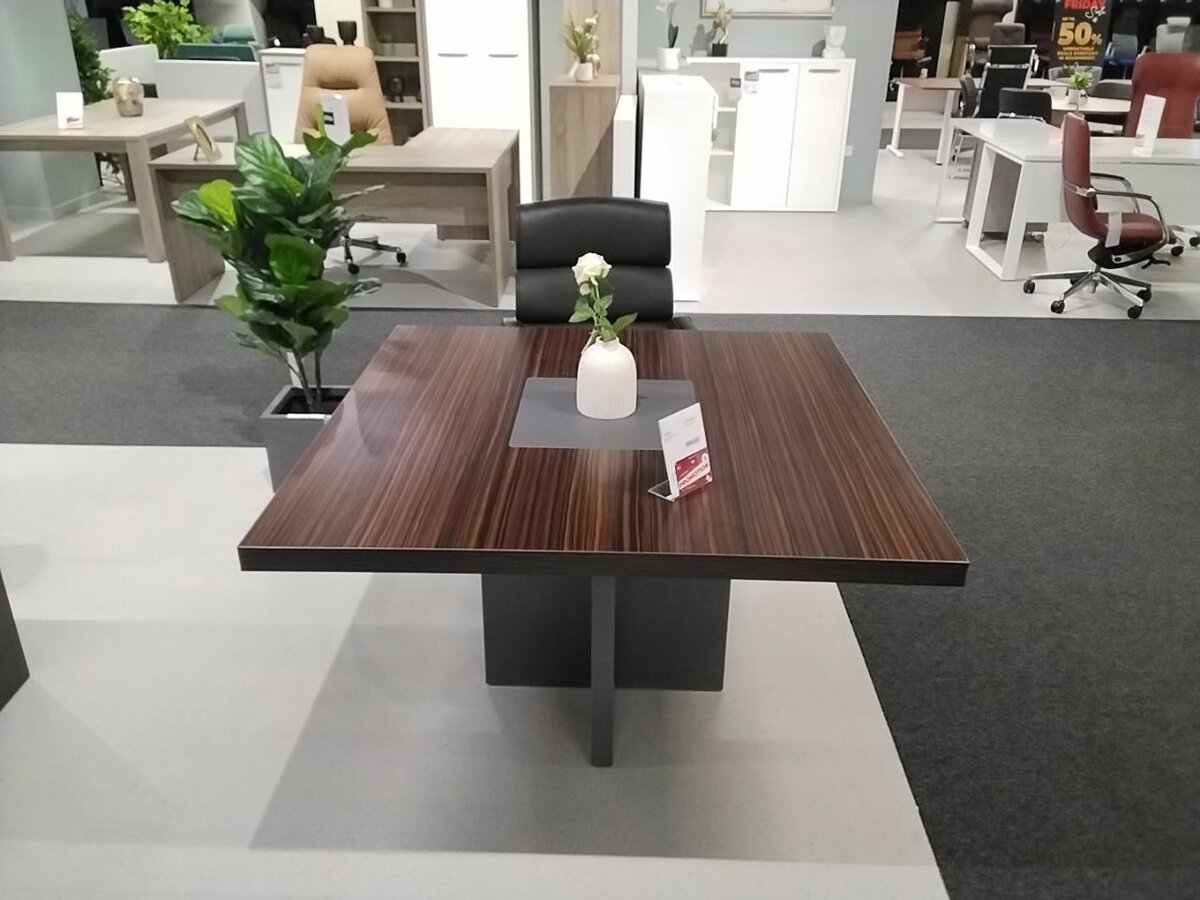 Apex Meeting Table