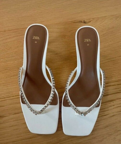 Ladies kitten heel slipper