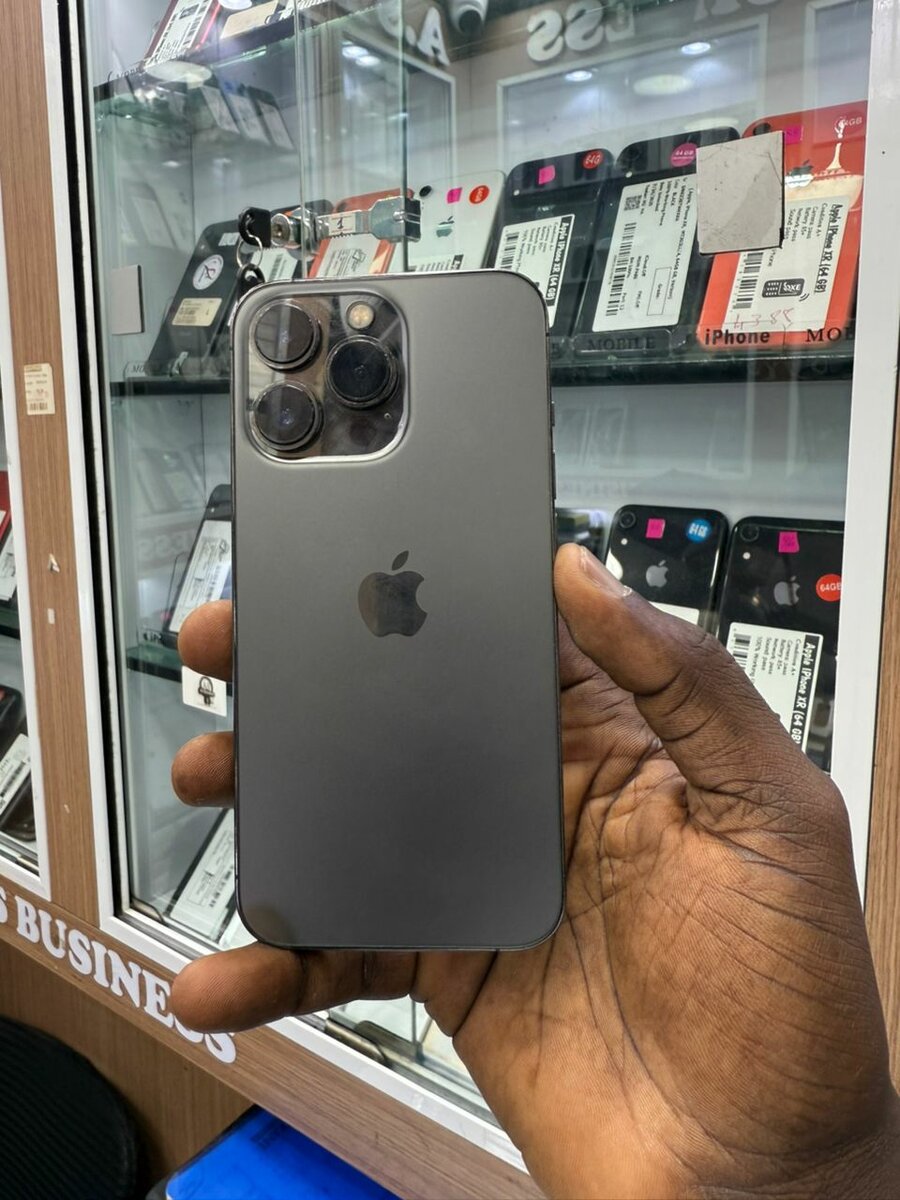 13 pro juste trait à côté