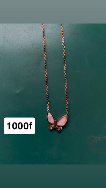 Collier Pendentif Papillon Élégant