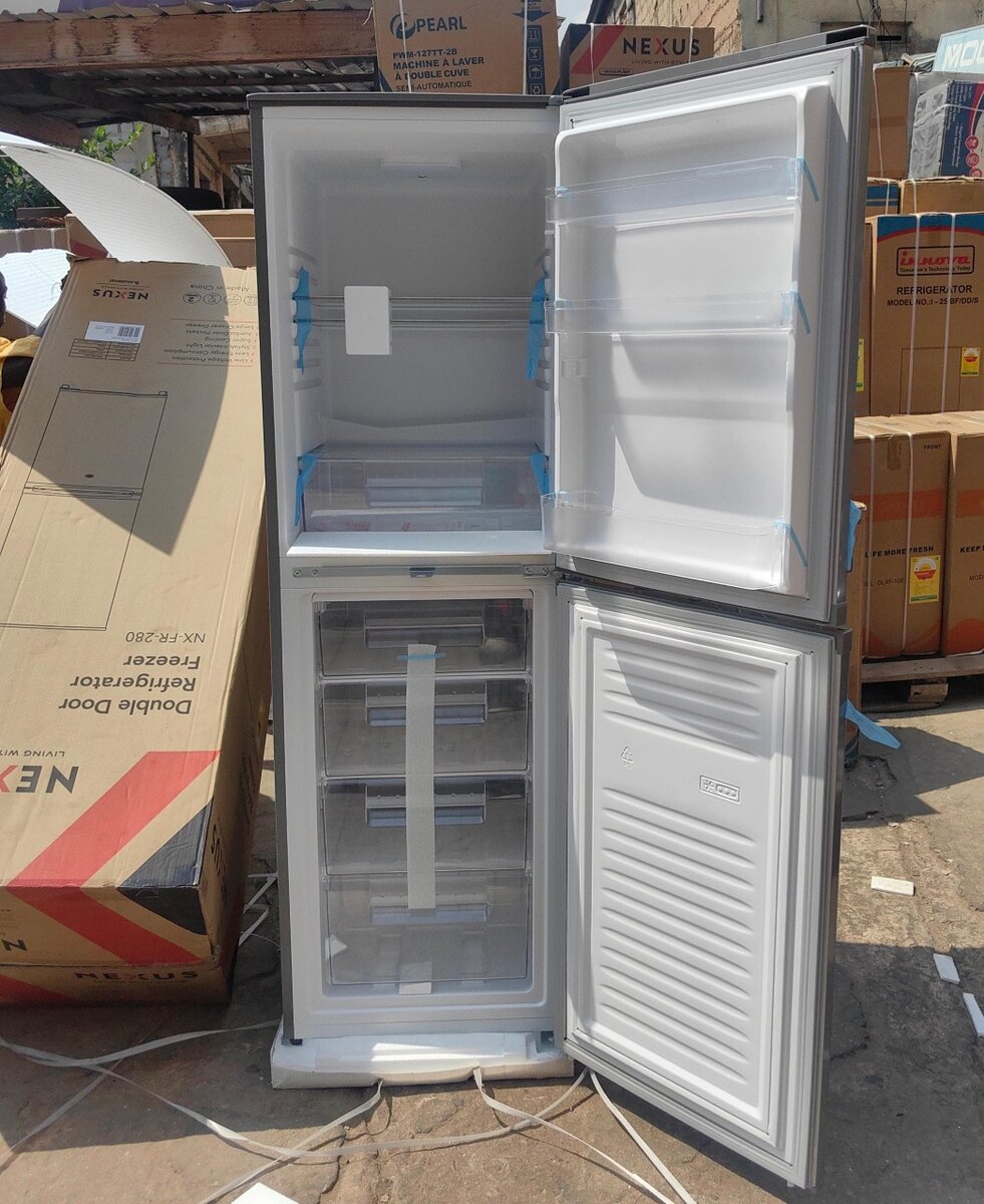 Nasco 2-20 Bottom freezer fridge