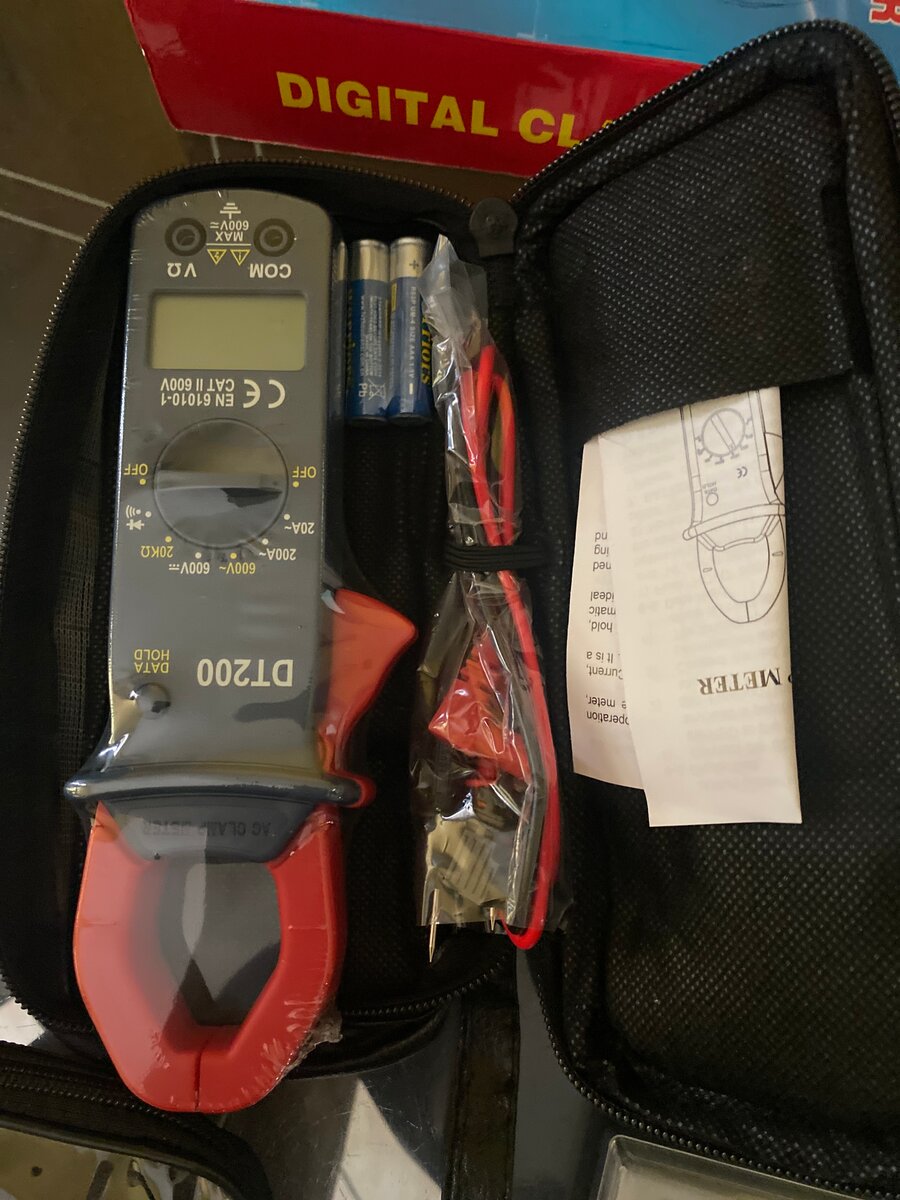 Pince Ampèremétrique DT200