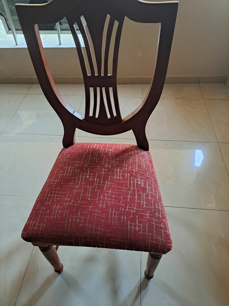 Table a manger et chaises en bois