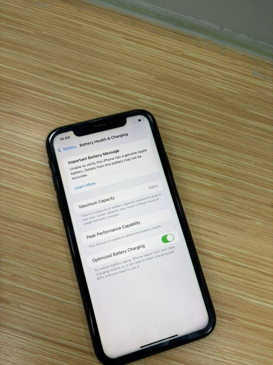 iPhone XR 64GB Noir 2nd main