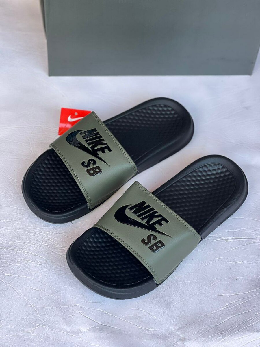 NIKE SLIPPERS