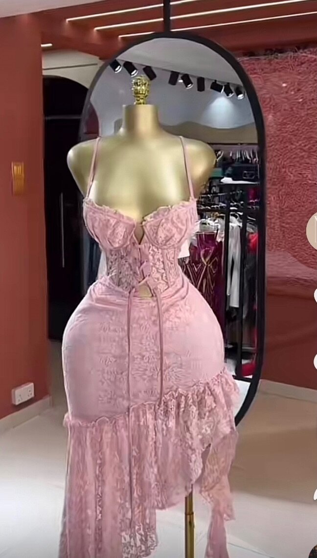 Robe élégante en dentelle pour femme