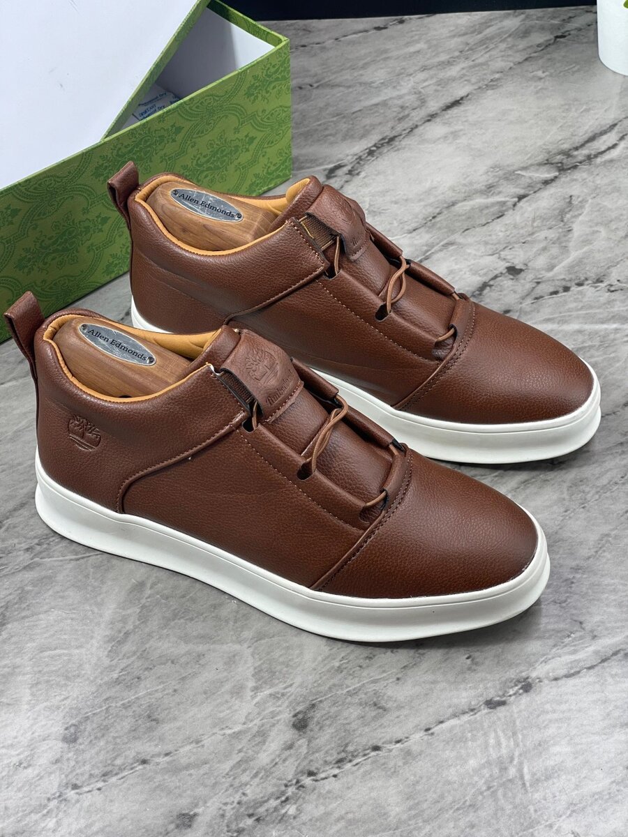 TIMBERLAND BROWN AND COFFEE