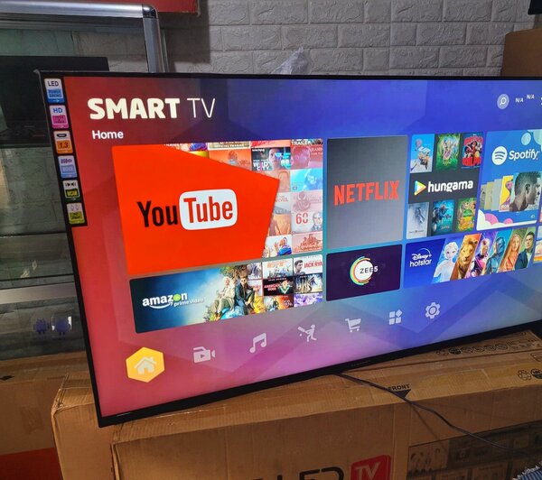 FRAMELESS SAMSUNG SMART TVS Brand new