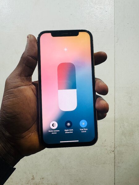 iPhone 11pro Vert 64Go sans ID