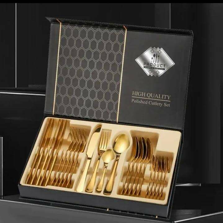 Ensemble de 24 cuillères doré