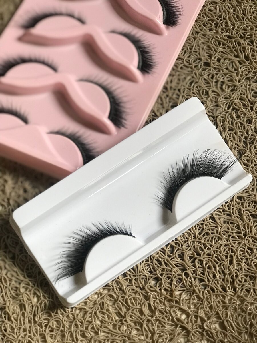 Fox eye lashes