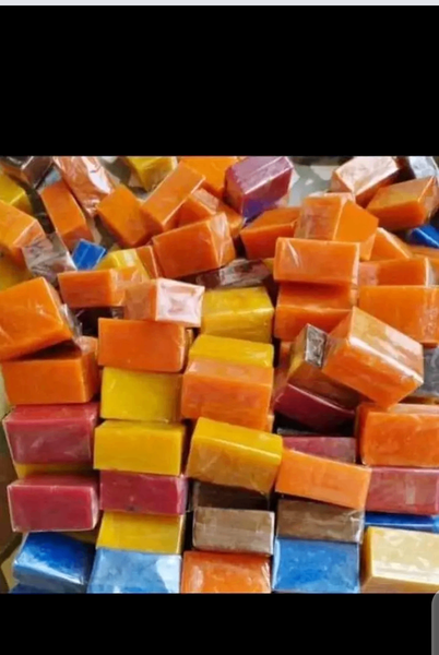 Savons colorés naturels