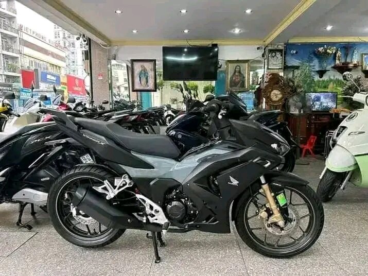 Moto sportive moderne