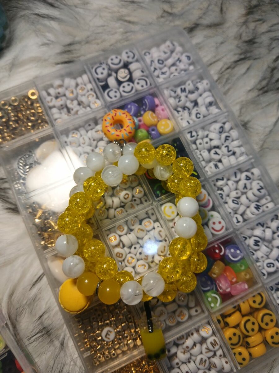 Bracelet perles jaunes et blanches