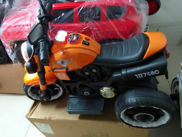 Motos électrique port USB et music intégré 