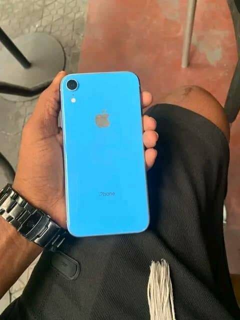 iPhone XR Bleu 64Go Débloqué