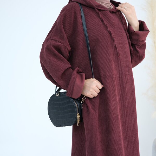 Платья с капюшоном