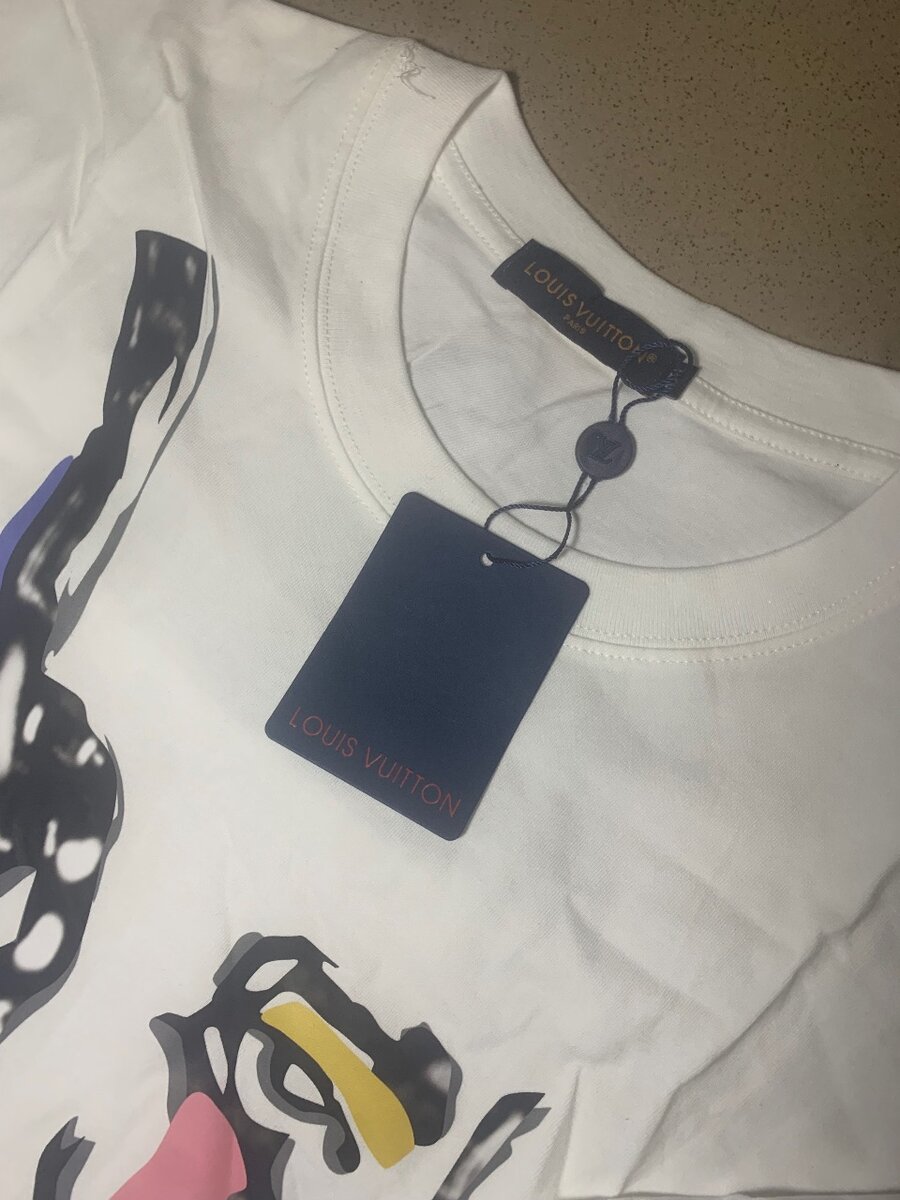 T-shirt graphique Louis Vuitton