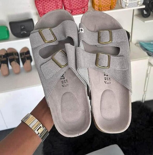 Pantoufle homme disponible